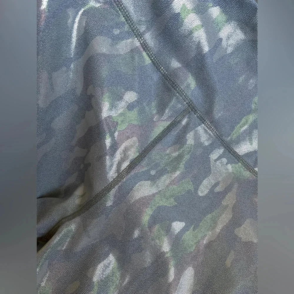 ZYIA Silver Camo Metallic holographic unicorn Hi-Rise crop
Leggings plus size 20 - Picture 12 of 12